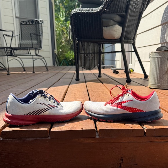 BROOKS RUNNING SHOES - Picture 8 of 12